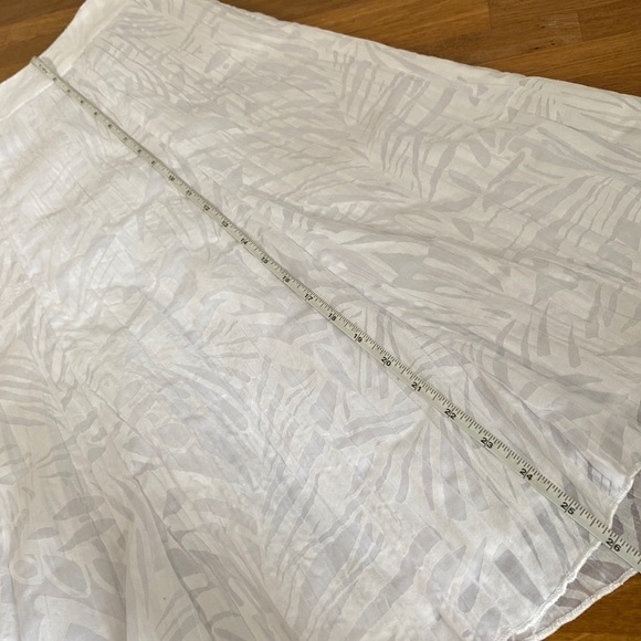 Laura White Skirt With Leaves Pattern Size 10 - Picture 7 of 10